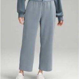 Lululemon Softstreme Cropped Pants in Blue